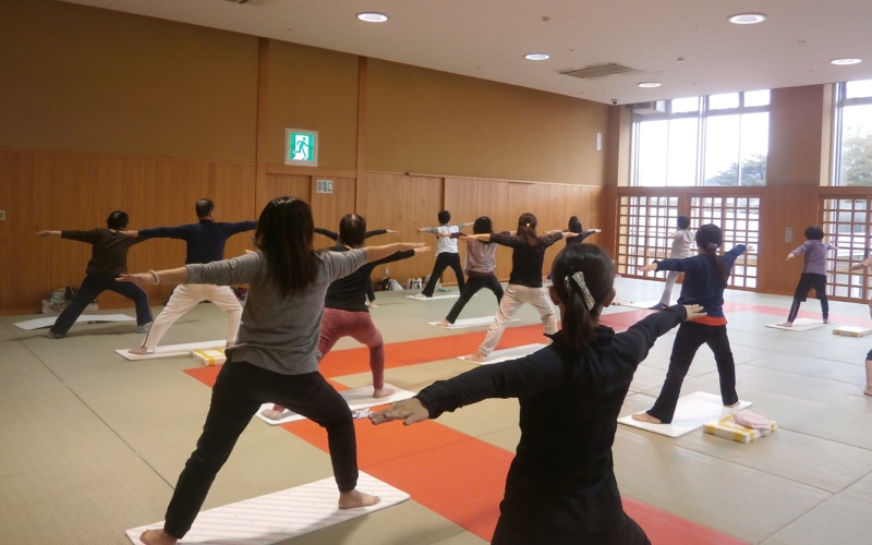 初級ヨガ教室
